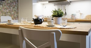 Apartment (1 Bedroom) | Eigene Küche | Kühlschrank, Mikrowelle, Ofen, Herdplatte