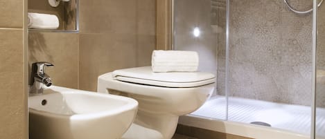 Apartment (1 Bedroom) | Bathroom | Shower, rainfall showerhead, hair dryer, bidet