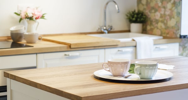 Apartment (1 Bedroom) | Eigene Küche | Kühlschrank, Mikrowelle, Ofen, Herdplatte