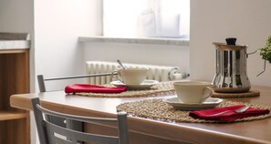 Apartment, Balkon (1 Bedroom) | Eigene Küche | Kühlschrank, Mikrowelle, Ofen, Herdplatte