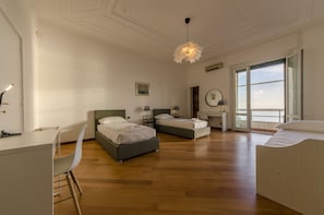 Appartement, balcon, vue mer (4 Bedrooms) | 4 chambres, bureau, espace de travail pour ordinateur portable