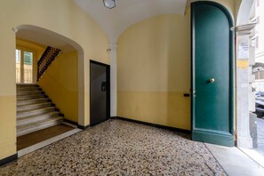 Interior - JOIVY Band House di Fronte al Terminal Traghetti (Genoa)