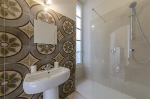 Apartment, 3 Schlafzimmer | Badezimmer | Dusche, Haartrockner, Bidet, Handtücher