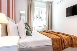 1 chambre, décoration personnalisée, bureau