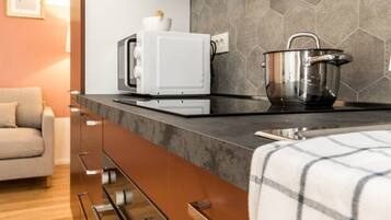 Apartment, 1 Schlafzimmer | Eigene Küche | Kühlschrank, Mikrowelle, Ofen, Herdplatte