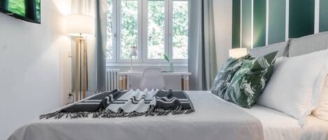 Apartment, 2 Schlafzimmer | 2 Schlafzimmer, laptopgeeigneter Arbeitsplatz, Bügeleisen/Bügelbrett