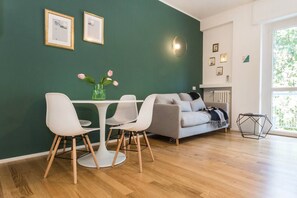 Apartment, 2 Bedrooms | Living room