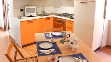 Studio | Private kitchen | Fridge, microwave, oven, espresso maker
