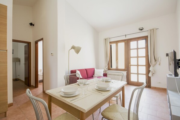 Apartment, 2 Bedrooms | In-room dining