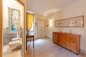 3 habitaciones, tabla de planchar con plancha y wifi gratis 
