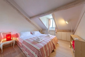 Appartement, 3 chambres, salle de bains commune | 3 chambres, fer et planche à repasser, Wi-Fi gratuit, draps fournis