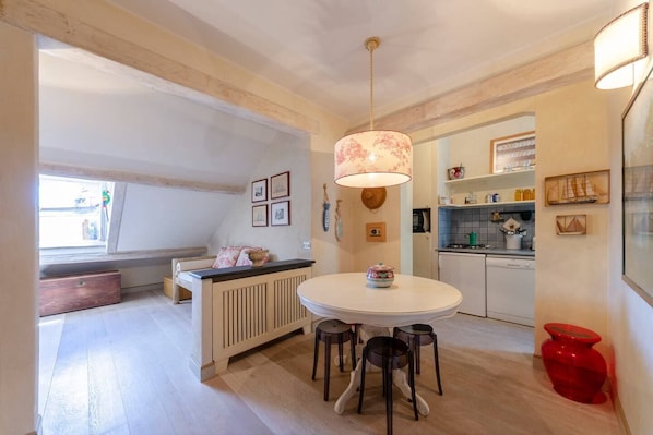 Appartement, 3 chambres, salle de bains commune | Cuisine privée | Réfrigérateur, four, machine à expresso, cafetière/bouilloire
