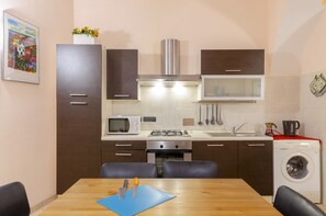 Apartment (2 Bedrooms) | Eigene Küche | Kühlschrank, Mikrowelle