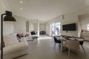 Appartamento, terrazzo, vista mare (4 Bedrooms) | Pasti in camera