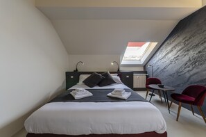 Appartamento, terrazzo, vista mare (4 Bedrooms) | 4 camere, una scrivania, postazione laptop, ferro/asse da stiro