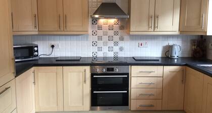 The Green, Portrush. Deluxe holiday home, 8 beds 12 guests 5 bedrooms.