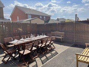 Outdoor dining - The Green, Portrush. Deluxe holiday home, 8 beds 12 guests 5 bedrooms. (Portrush)
