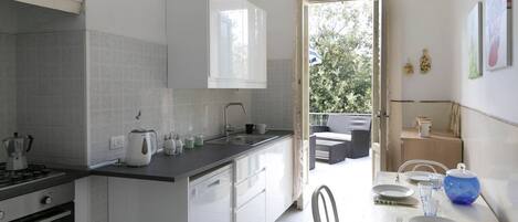 Villa, 3 Schlafzimmer, Terrasse | Eigene Küche | Kühlschrank, Ofen, Herdplatte, Geschirrspüler