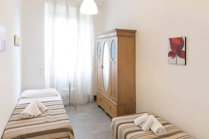 3 Schlafzimmer, laptopgeeigneter Arbeitsplatz, Bügeleisen/Bügelbrett