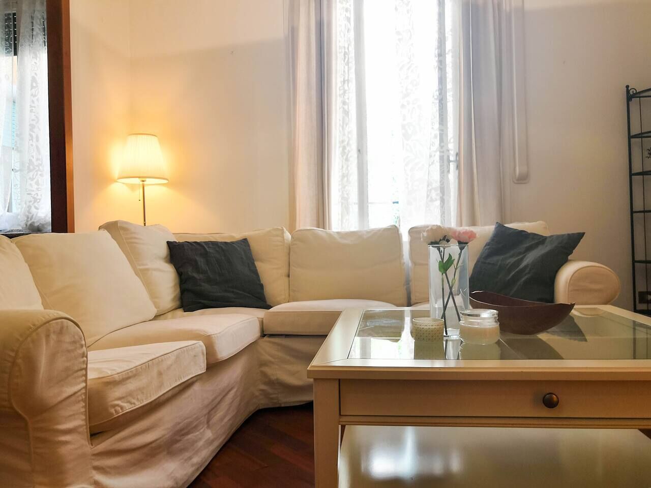 Apartment, 1 Schlafzimmer | Wohnzimmer | 28-Zoll-Fernseher mit Satellitenempfang