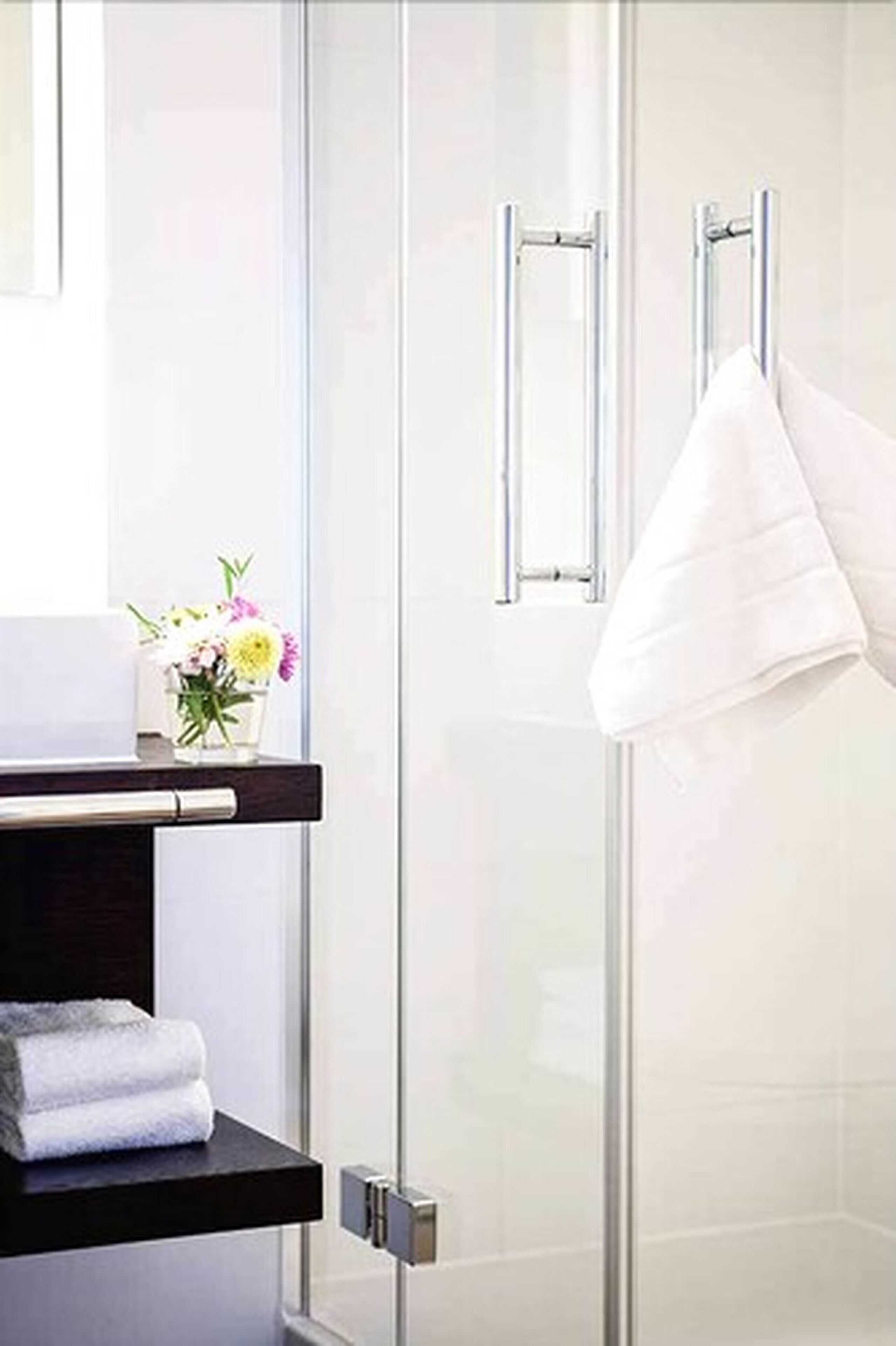 Ducha, toallas, jabón, shampoo