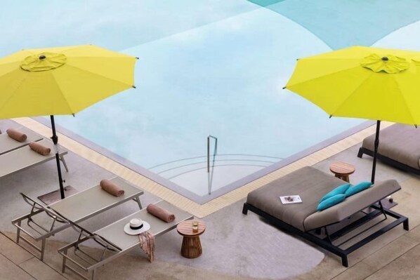 حمام سباحة خارجي