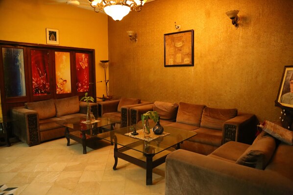 Reception hall - Hotel Sweet Inn (Lahore)