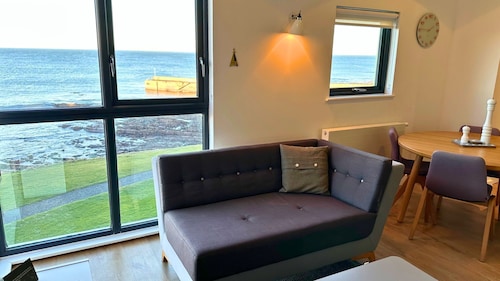 A john o'groat that sleeps 4 guests  in 2 bedrooms