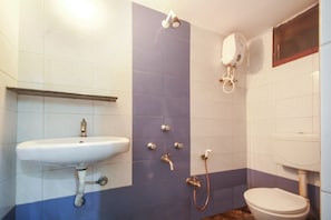 Double or Twin Room | Bathroom