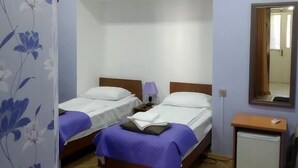 Twin kamer, gemeenschappelijke badkamer (№2)