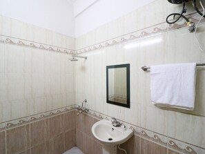 Double or Twin Room | Bathroom | Towels