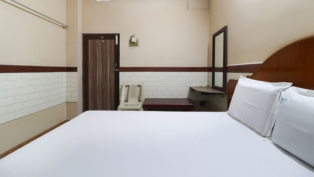 Double or Twin Room - SPOT ON 46343 Jayanthi Mansion (Chennai)