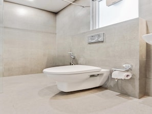 Double or Twin Room | Bathroom