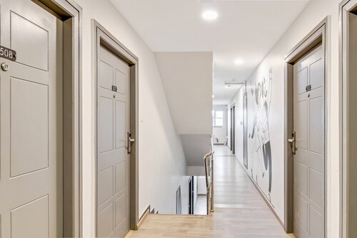 Capital O 61292 Manyata Sterling