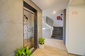 Staircase - OYO Townhouse 177 Balewadi (Pune)