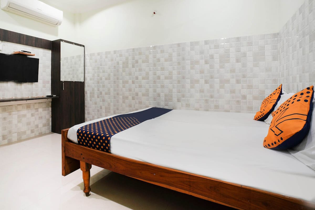 Classic Room | 1 bedroom, bed sheets