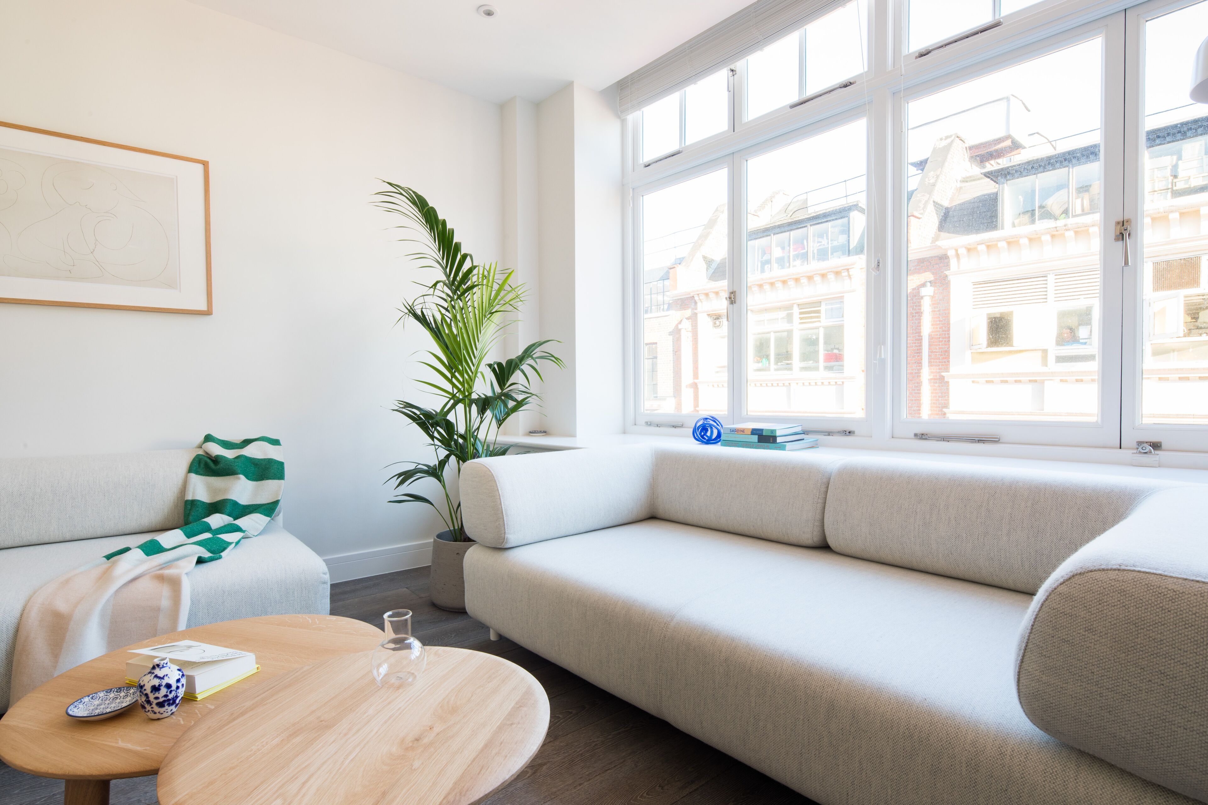 deluxe suite, 1 bedroom | living area | 43-inch flat-screen tv with digital channels, tv, netflix