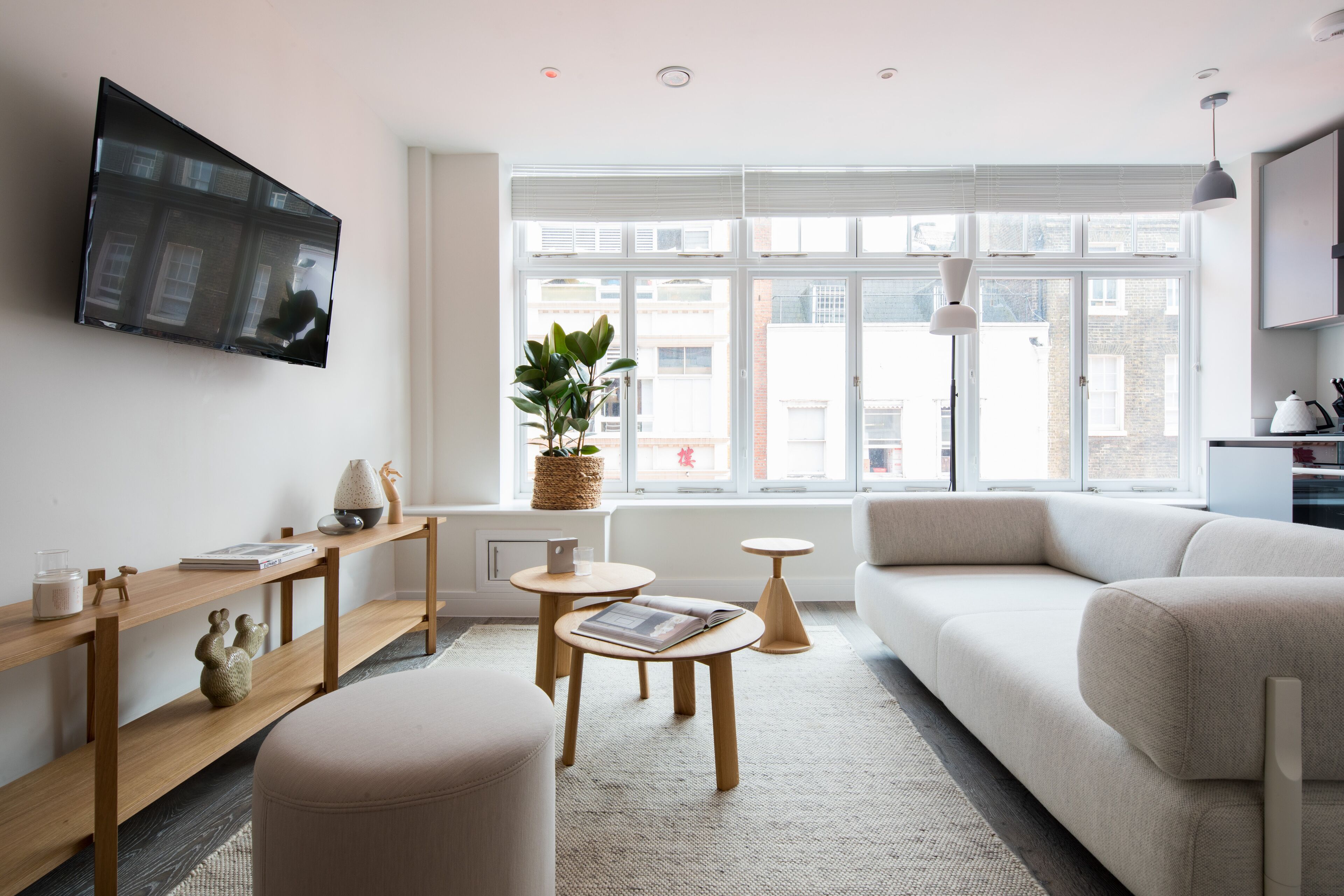 deluxe suite, 1 bedroom | living area | 43-inch flat-screen tv with digital channels, tv, netflix