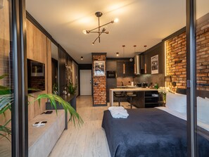 Decoración personalizada, muebles diferentes y escritorio 