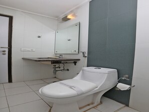 Camera con letto matrimoniale o 2 letti singoli | Bagno | Asciugamani