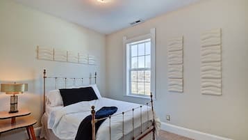 9 habitaciones, caja de seguridad en la habitación y escritorio