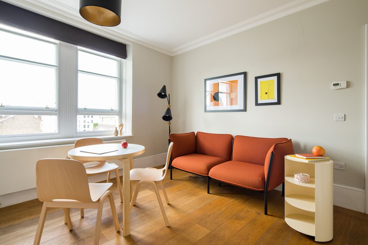 Suite, 1 Bedroom | Living area | 32-inch flat-screen TV with digital channels, TV, Netflix