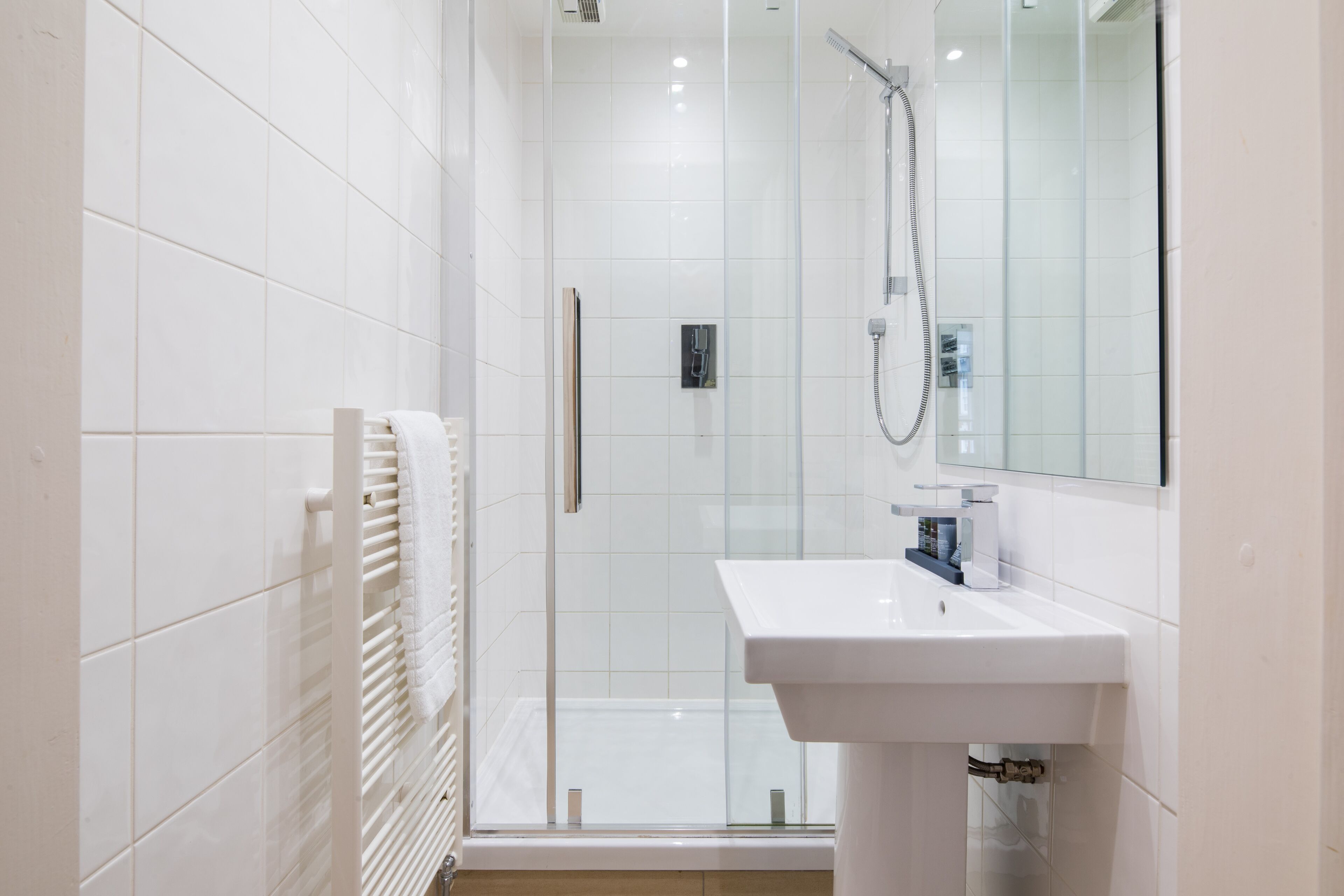 Studio | Bathroom | Shower, free toiletries, hair dryer, towels