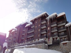 Exterior - At the foot of shops, Ground floor, view limited, 27m², Méribel-Mottaret (Méribel - Les Allues)
