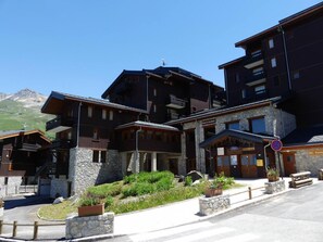 Exterior - At the foot of shops, Ground floor, view limited, 27m², Méribel-Mottaret (Méribel - Les Allues)