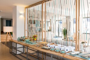 Desayuno buffet incluido todos los días 