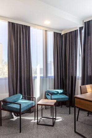 Premium bedding, minibar, in-room safe, desk - BG Palace Hotel (Tbilisi)