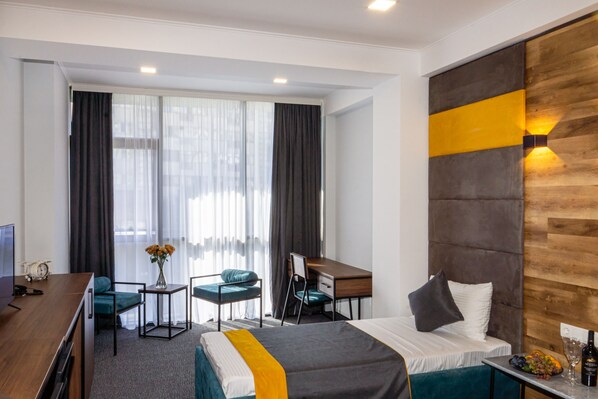 Premium bedding, minibar, in-room safe, desk - BG Palace Hotel (Tbilisi)