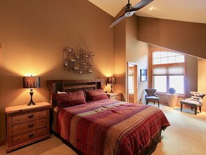 5 Schlafzimmer, Schreibtisch, Bügeleisen/Bügelbrett, Reisekinderbett