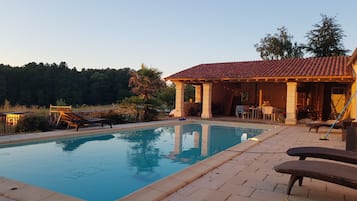 Piscine extérieure, piscine chauffée